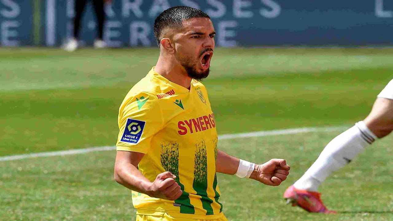 عرض قوي.. عمران لوزا يجذب الدوري الإنجليزي الممتاز بشدة